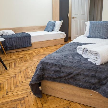 Apartment Zdravets, In The Heart Of The Old City Veliko Turnovo Bagian luar foto