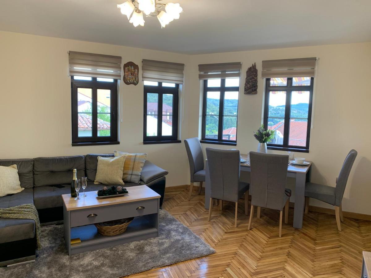 Apartment Zdravets, In The Heart Of The Old City Veliko Turnovo Bagian luar foto