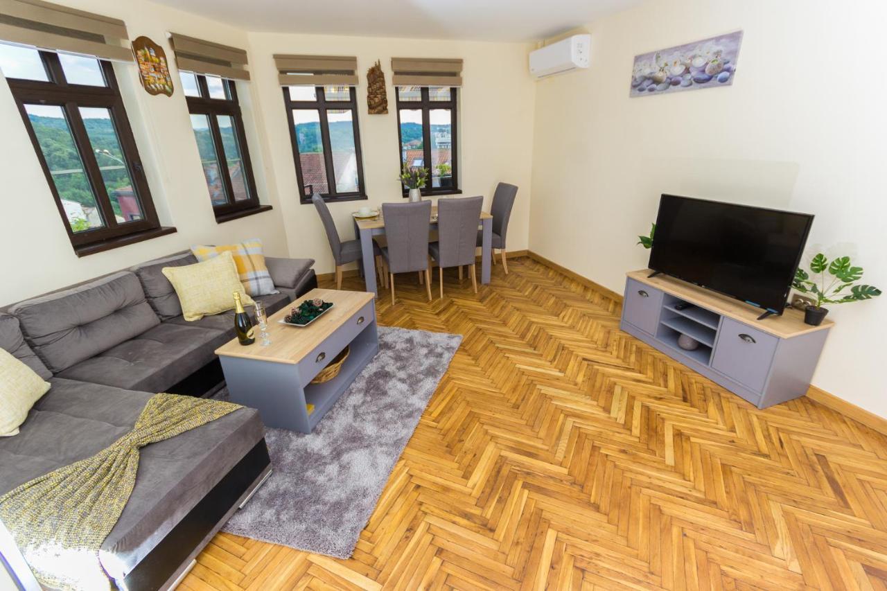 Apartment Zdravets, In The Heart Of The Old City Veliko Turnovo Bagian luar foto