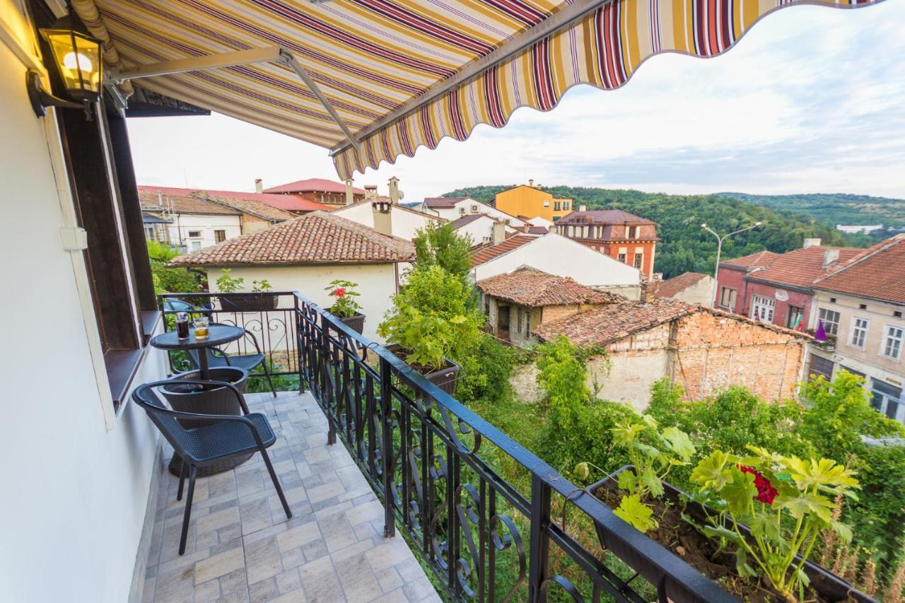 Apartment Zdravets, In The Heart Of The Old City Veliko Turnovo Bagian luar foto