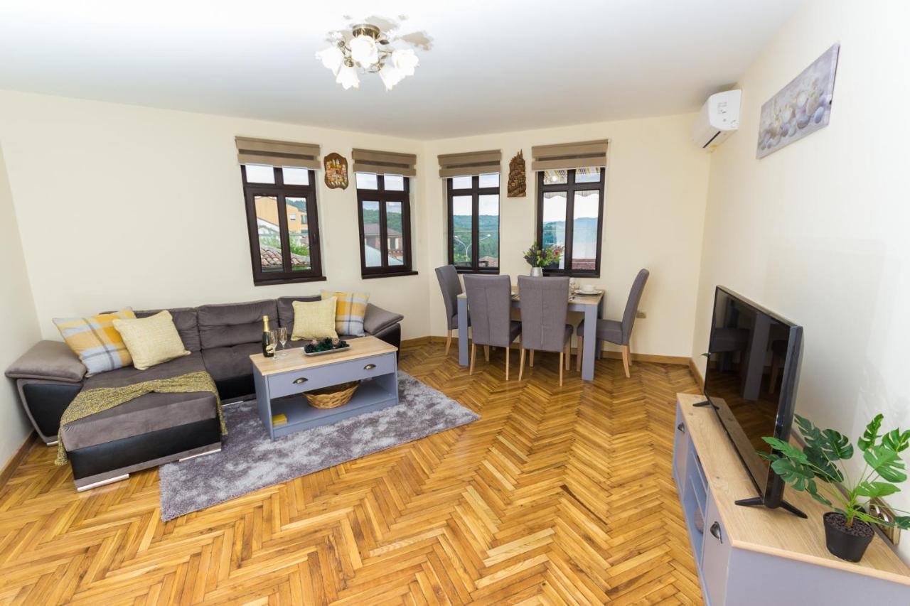 Apartment Zdravets, In The Heart Of The Old City Veliko Turnovo Bagian luar foto