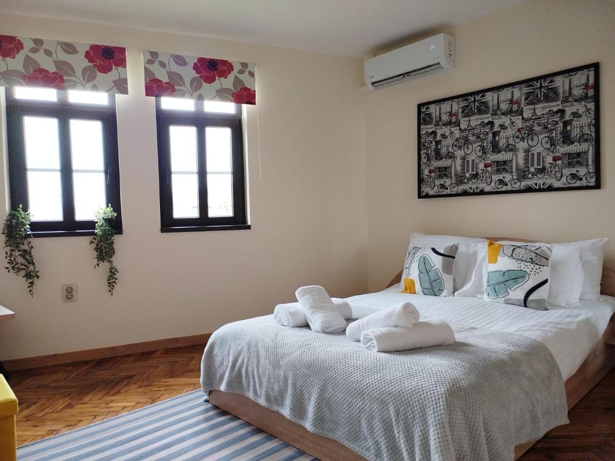 Apartment Zdravets, In The Heart Of The Old City Veliko Turnovo Bagian luar foto