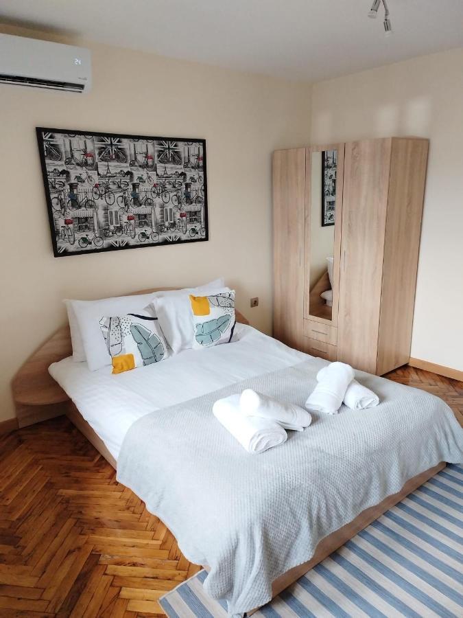 Apartment Zdravets, In The Heart Of The Old City Veliko Turnovo Bagian luar foto